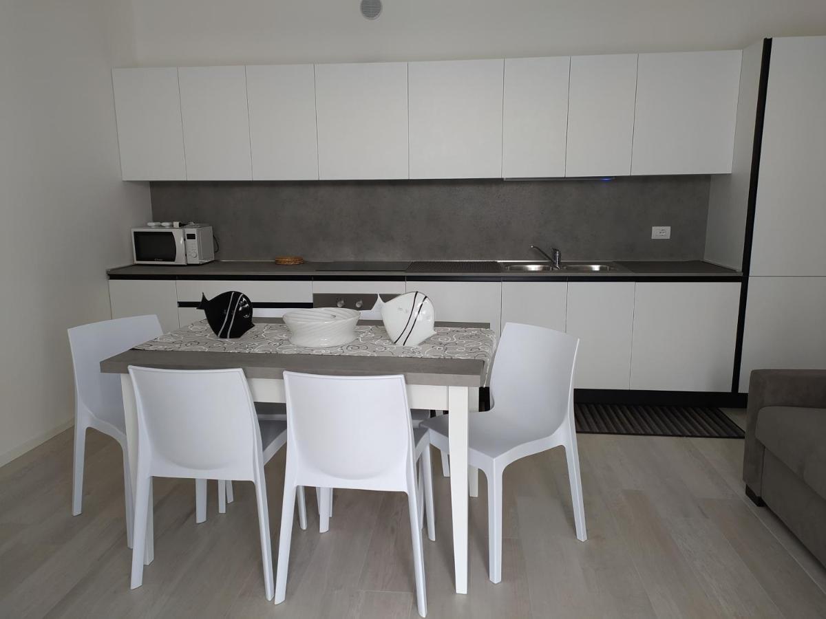 Jesolo Appartamenti F2 - Black And White Luaran gambar