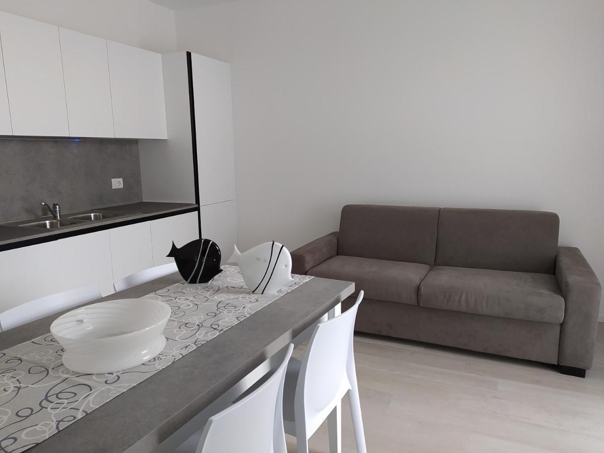 Jesolo Appartamenti F2 - Black And White Luaran gambar