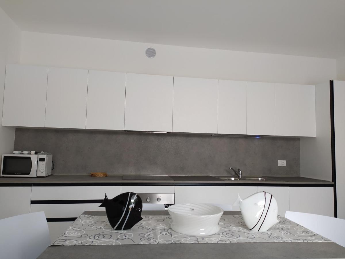 Jesolo Appartamenti F2 - Black And White Luaran gambar