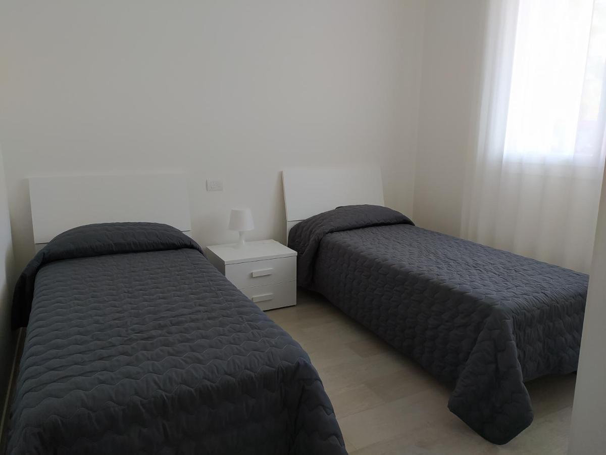 Jesolo Appartamenti F2 - Black And White Luaran gambar