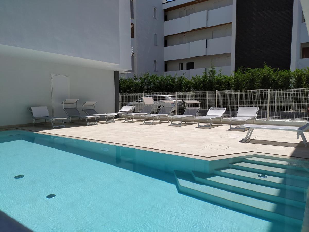 Jesolo Appartamenti F2 - Black And White Luaran gambar